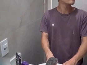 Visita inesperada de um novinho asiático