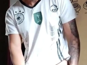Hetero curioso me muestra su verga