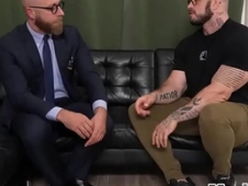 Mesmerized muscled and tattooed hunk barebacked by counselor