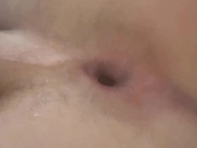 Passivo com desodorante no cuzinho liso rosado