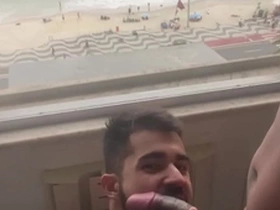 Mamando com gosto essa piroca de 27 cm com essa vista linda da praia (completo no red)