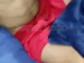 Um baseado e muita putaria entre esses dois amigos hetero que delicia de assistir