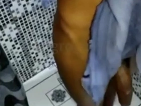 Dei um banho no cafuçu fiz um boquete gostoso e ele gozou muito - completo mo red ( red agora so se acessa pelo link xvideos.red )