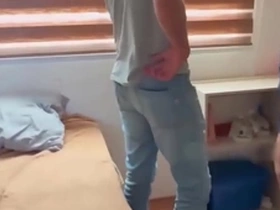 Joven estudiante entrega su culito a cambio de mejorar sus calificaciones