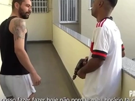 Peguei o hétero faz tudo do condomínio