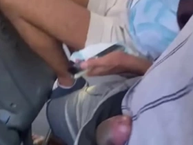 Recebi uma mamada no busão