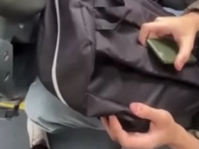 Fiquei de pau duro cara no busão ficou louco querendo pegar