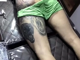Tatuagem na bunda do lutador de mma allan guerra gomes
