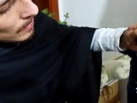 Fui corta o cabelo e acabei pegando o cabelereiro
