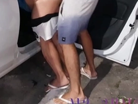 Sexo em público: fui flagrado após meter muito com 2 caras na rua( completo no red e subscrição)