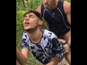 Posso comer seu cu no mato?