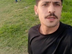 Chupei o novinho na mata e levei em casa depois