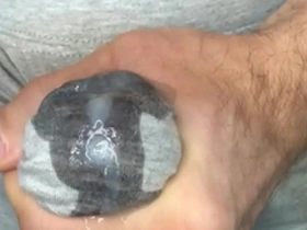 Cum in leggings! i masturbate my dick and sperm seeps through gray leggings! close-up