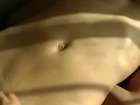 精壮直男小伙被摸射精