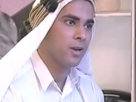 Famous anarchist butch taylor plans to steal diamond tiara which saudi prince prince sam abdul  brought to usa during his visit, special fbi agent tom woods was ordered to do his best to prevent diplomatic row