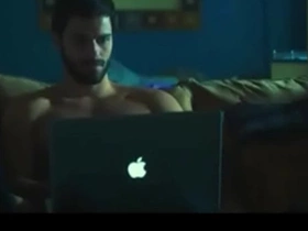 Ator lucas malvacini batendo punheta em filme