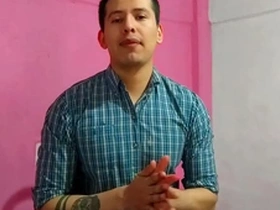Barbero le dio sexo oral a cliente con verga grande en su salon. le lleno la boca de leche