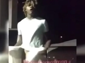 Handsomedevan flashes his dick to everyone in the parking lot