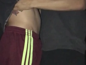 Eu e meu namorado estamos voltando pra casa e decidimos fuder na linha do trem