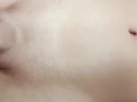 ズボンを脱ぐとかわいい包茎パイパンちんぽが頭を出す