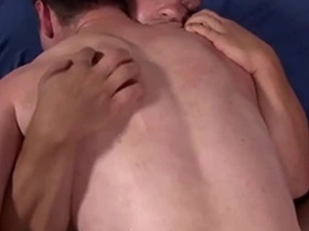 Musclebound army stud wanking in closeup