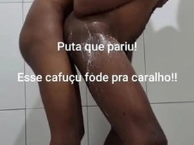 Mavambo me fodeu debaixo do chuveiro