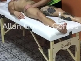 Sessão de massagem com o massagista rio de janeiro fez final feliz no lutador de mma allan guerra gomes completo no x vídeos red - parte 1