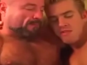 Padre se coge a hijo después de la piscina