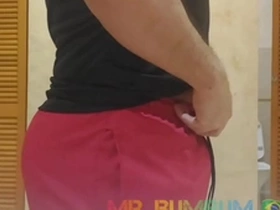 Novinho se exitou no banheiro do shopping e comeu o bundão do mr. diário de banheirão (dia 10) completo no red e subscrição
