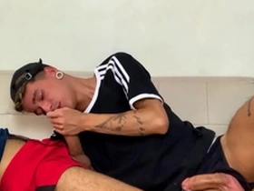 O cafuçu falava que era hetero e que tinha namorada, ate eu convidar pra ir na minha casa bater um papo.